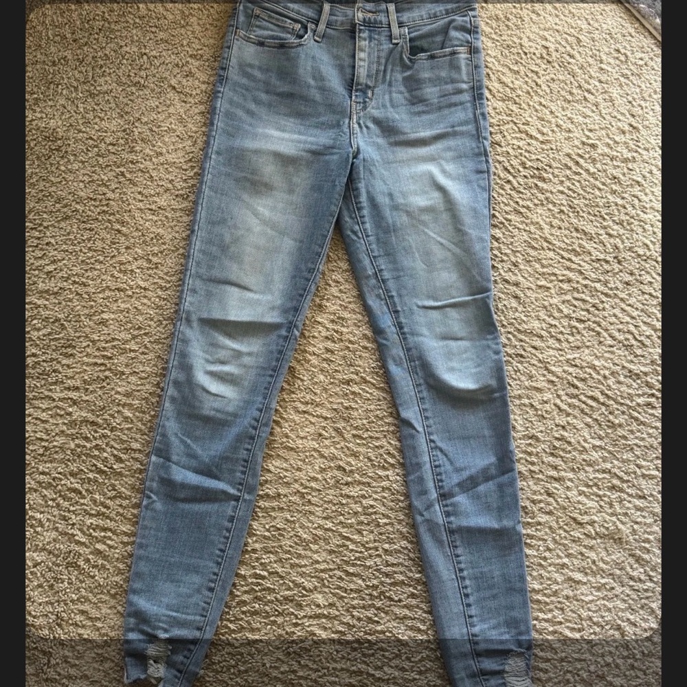 Women's Levi’s 720 High Rise Super Skinny Jeans - Size 27  distressed